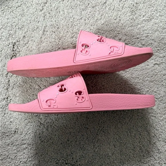 Gucci Embossed Pink Slides - Picture 5 of 10